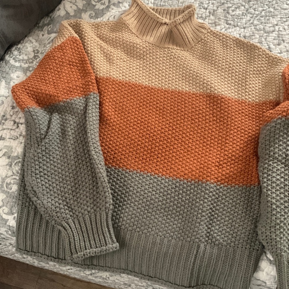 Color block turtleneck Medium good condition